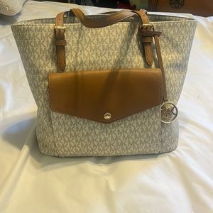 Michael kors handbag! Excellent used condition
